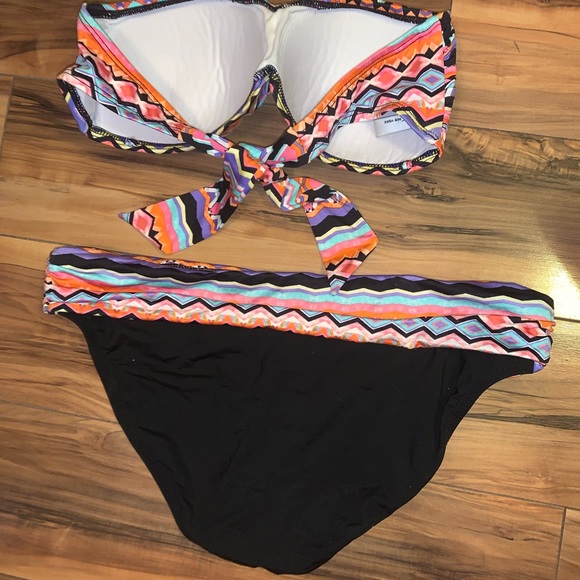 Kenneth Cole New York 2 Piece Swimwear - Picture 2 of 4